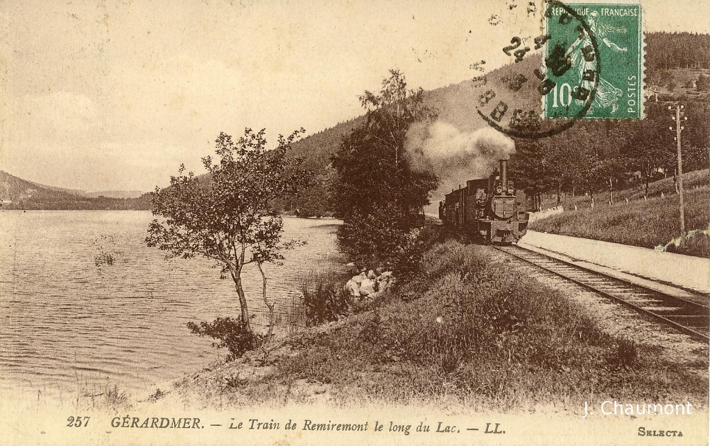 Gérardmer. - Le Train de Remiremont le long du Lac.JPG