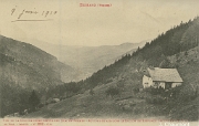 Bussang. - Vue de la Colline prise depuis les Quatre-Fermes - Au fond et à gauche le Ballon de Servance (Altitude 1210 m.)