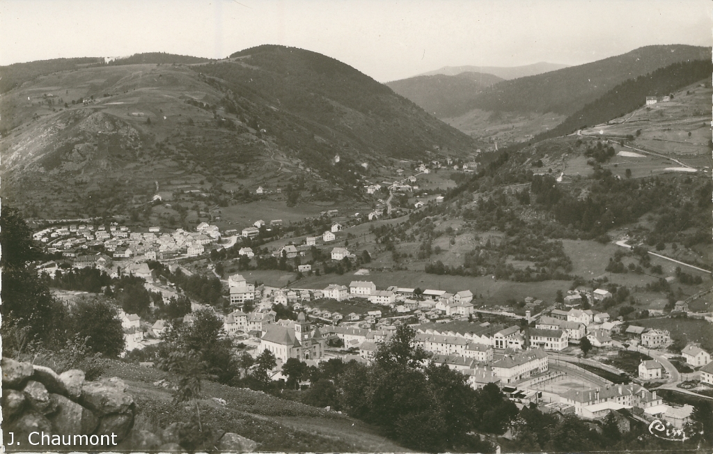 La Bresse - Vue générale dans les années 1950 vers la vallée de Vologne.jpg