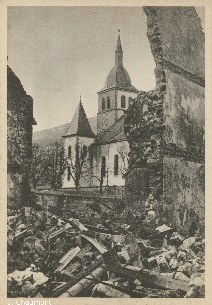 La Bresse en 1944 - Le village est totalement détruit sauf l'église fortement touchée, mais qui pourra être réparée.jpg