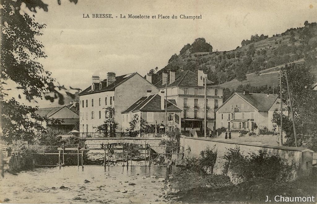 La Bresse. - La Moselotte et Place du Champtel.jpg