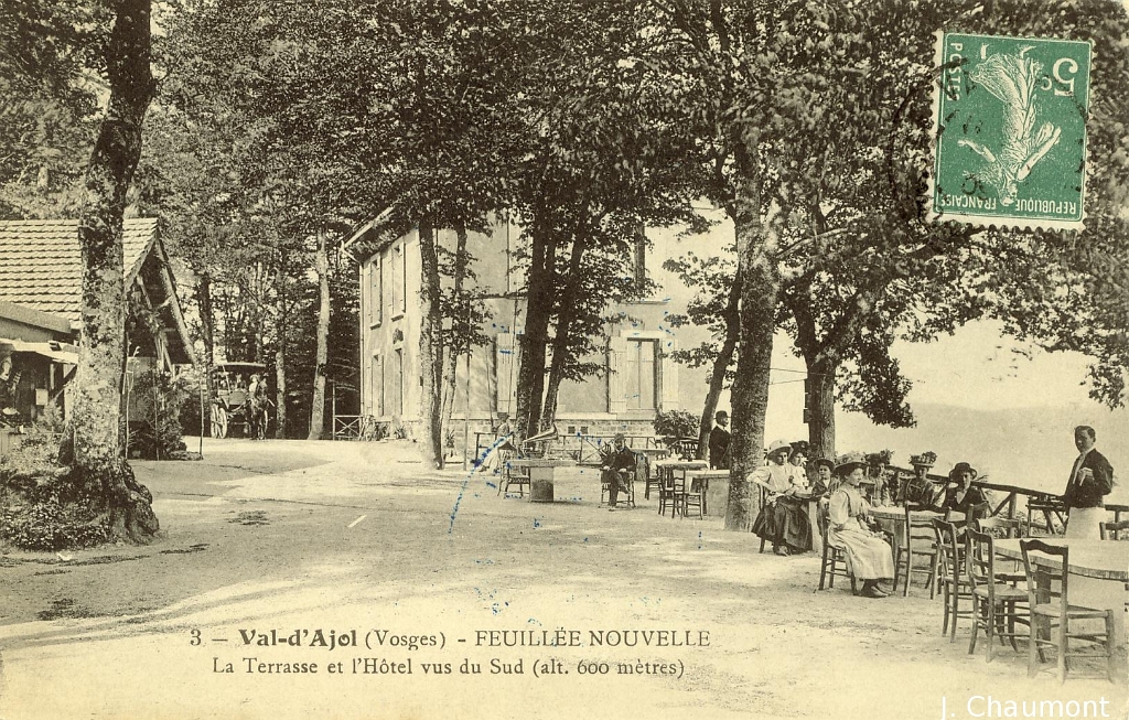 Val-d'Ajol - Feuillée Nouvelle - La Terrasse et l'Hôtel vus du Sud (alt. 600 mètres).JPG
