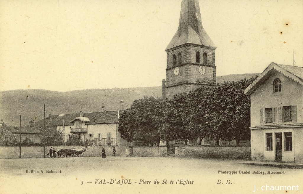 Val-d'Ajol - Place du Sô et l'Eglise.JPG