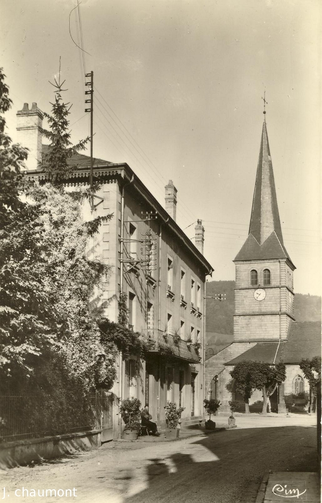 Val-d'Ajol. - L'Eglise et l'Hôtel des Vosges.JPG