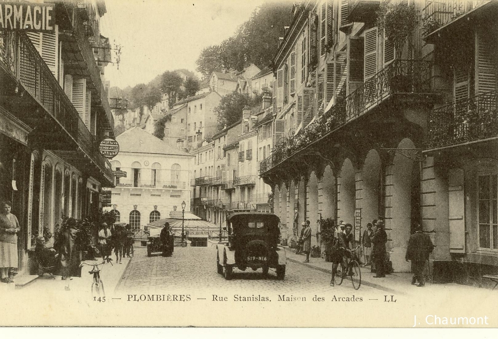Plombières - Rue Stanislas. Maison des Arcades.JPG