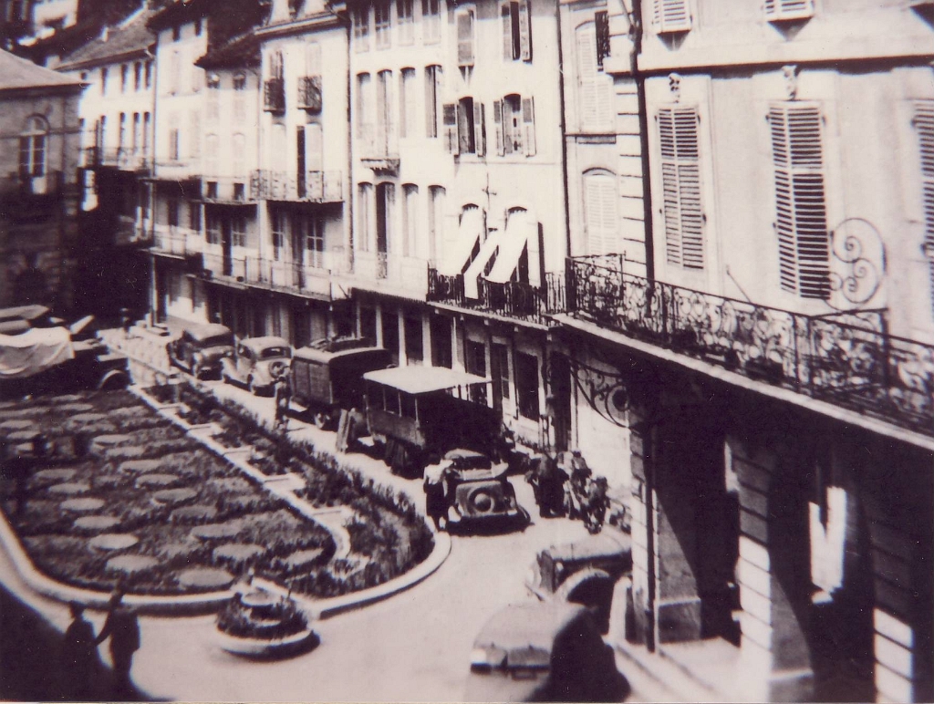 Plombières sous l'Occupation - La place du Bain Romain en 1940.JPG