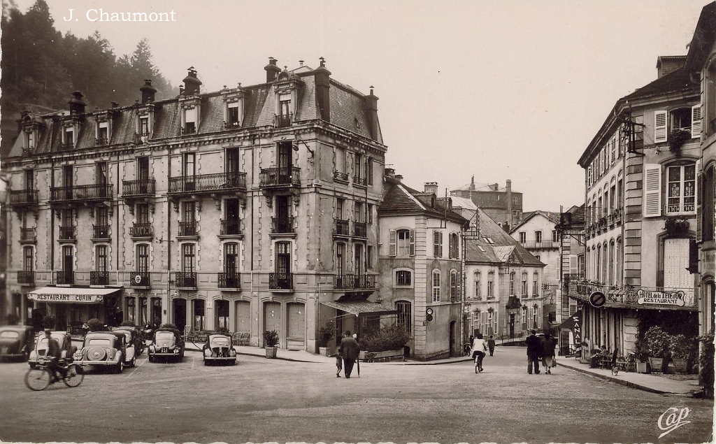 Plombières-les-Bains - La Place de l'Église vers 1960.JPG