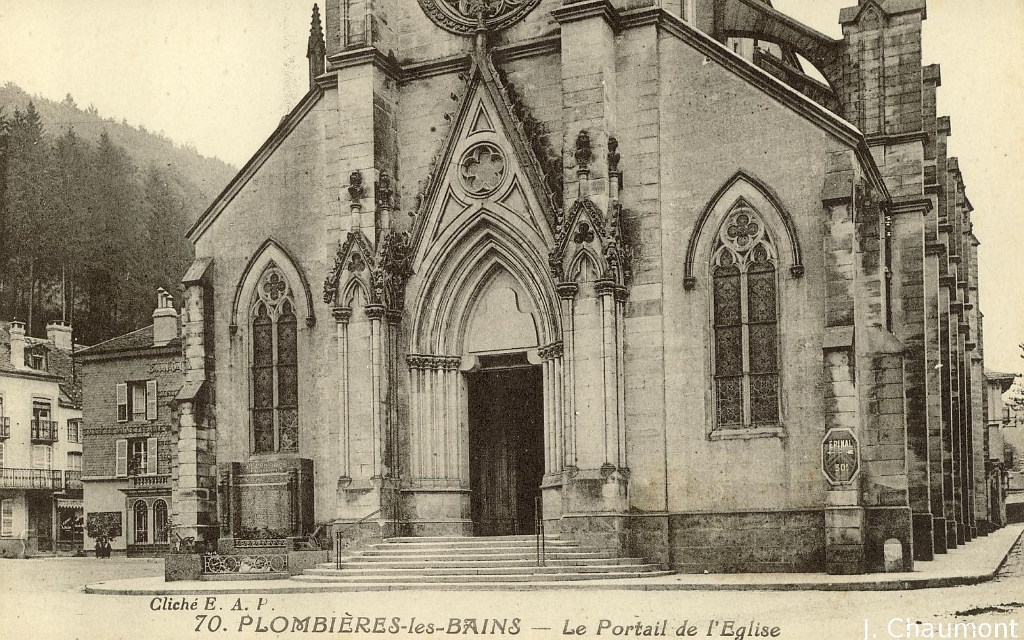 Plombières-les-Bains - Le Portail de l'Eglise.JPG
