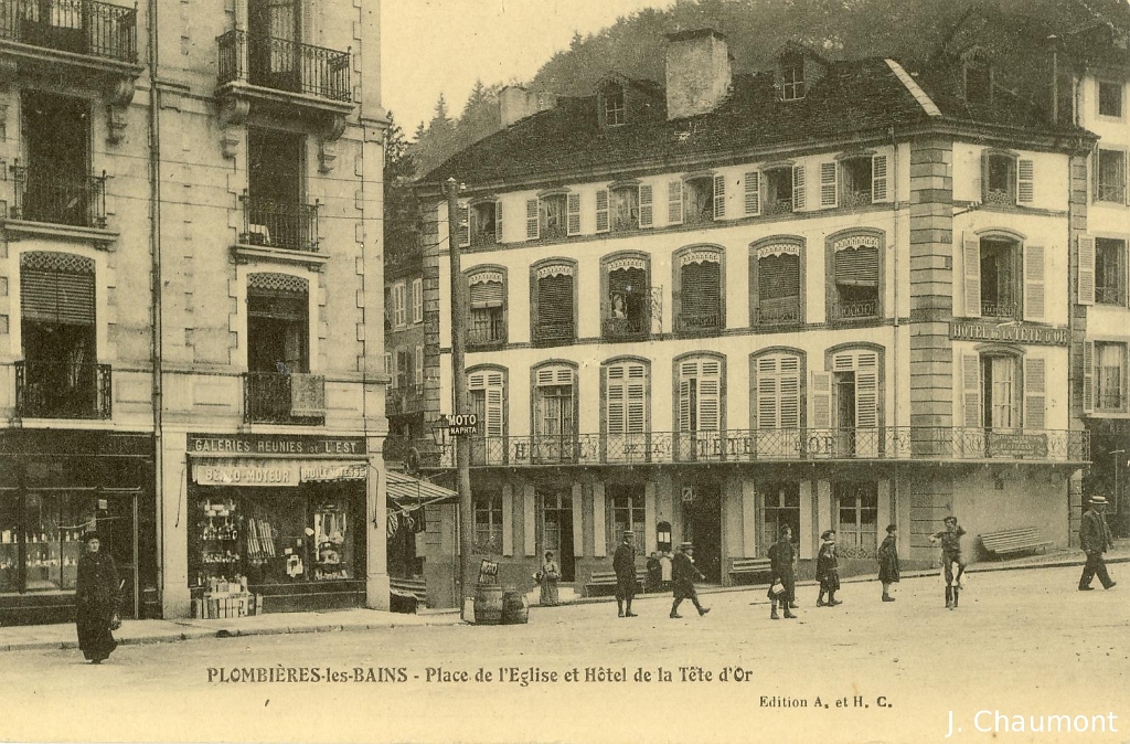 Plombières-les-Bains - Place de l'Eglise et Hôtel de la Tête d'Or.JPG