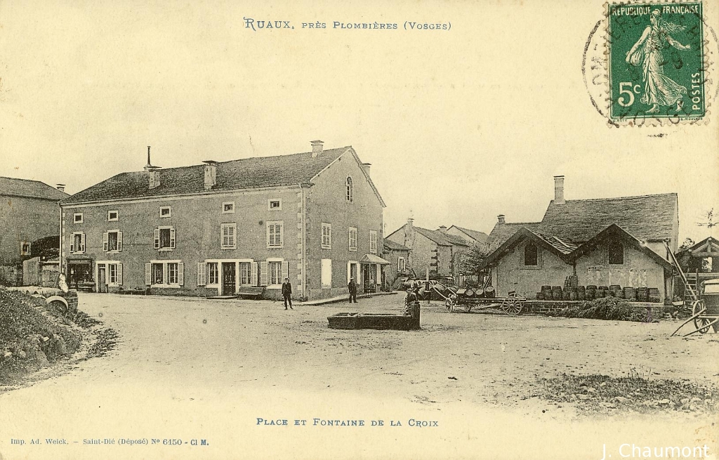 Ruaux, près Plombières. - Place et Fontaine de la Croix.JPG