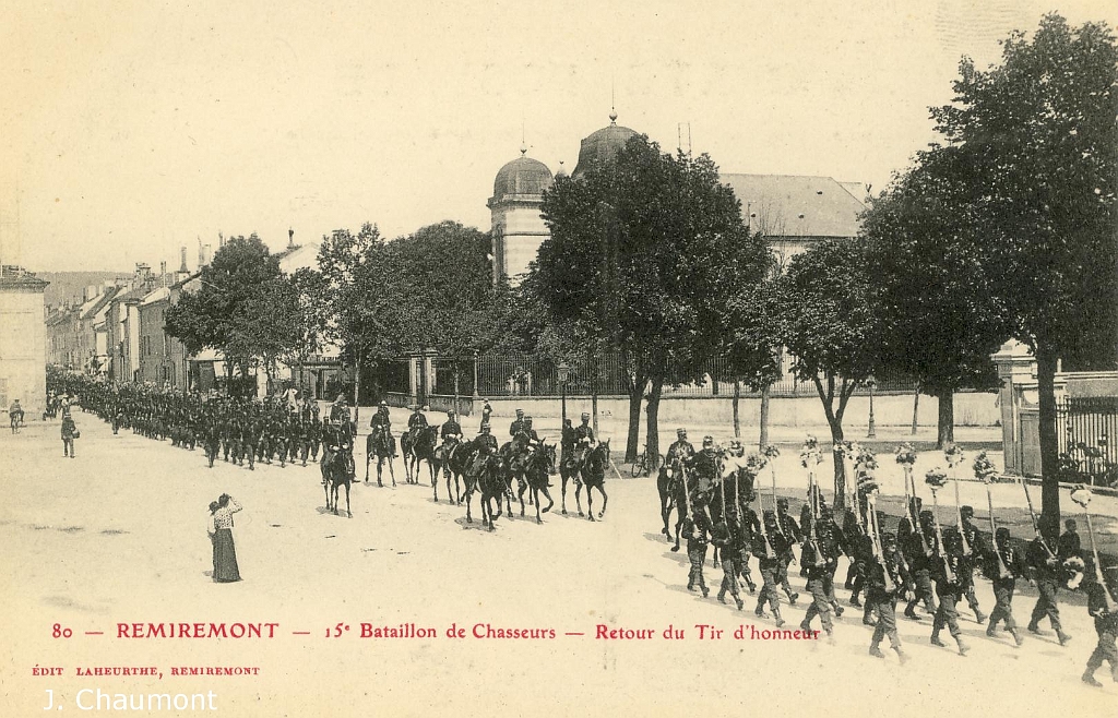 Remiremont - 15e Bataillon de Chasseurs - Retour du Tir d'honneur.JPG