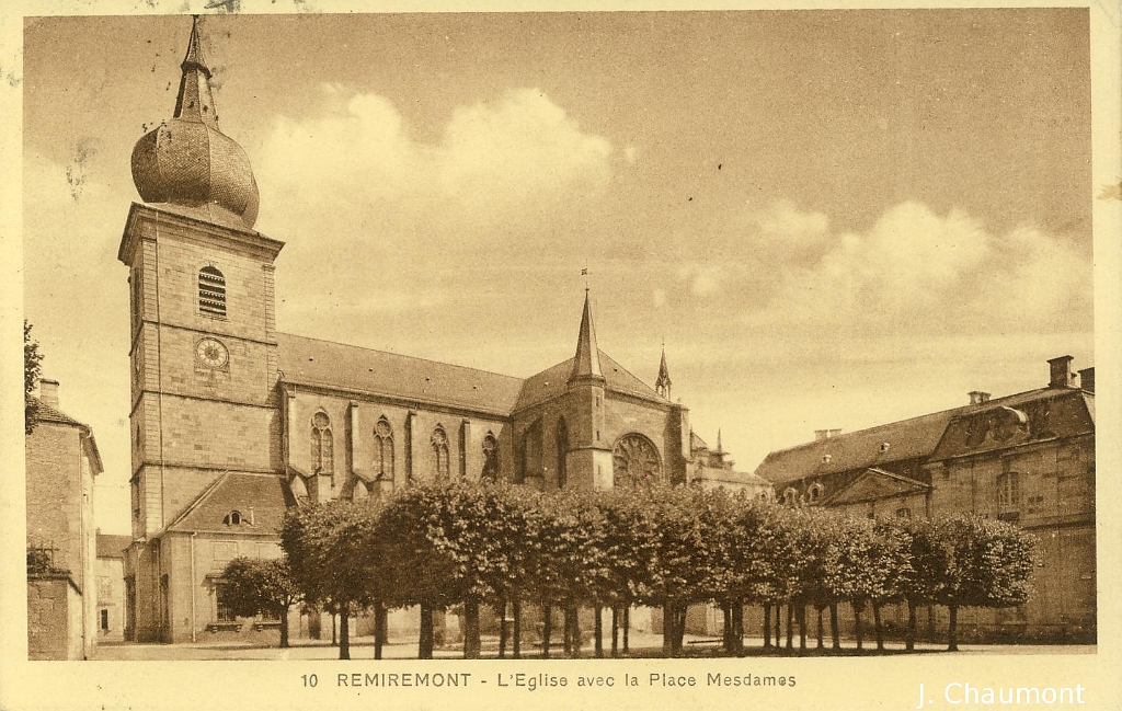 Remiremont - L'Eglise avec la Place Mesdames.JPG