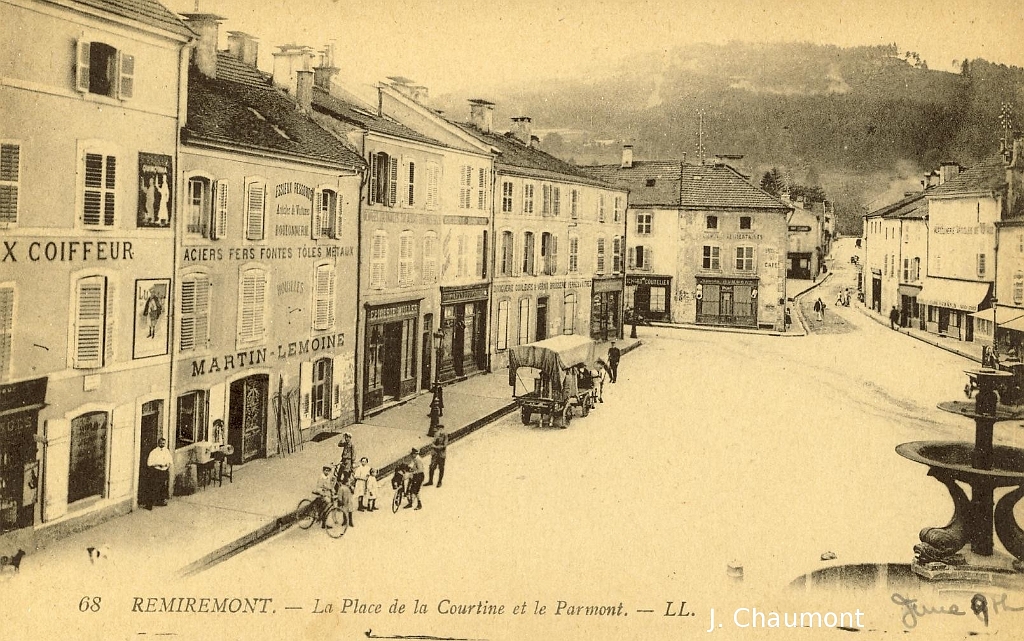 Remiremont - La Place de la Courtine et le Parmont.jpg