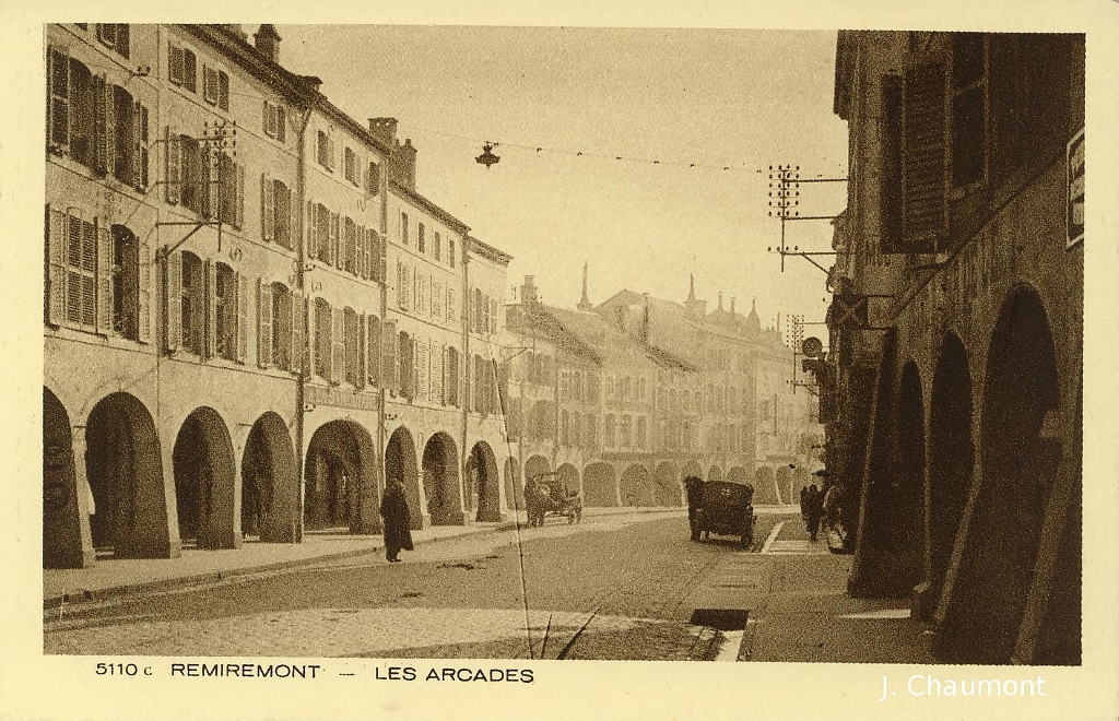 Remiremont - Les Arcades (Automobile).JPG