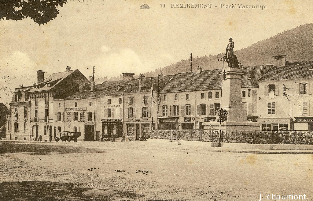 Remiremont - Place Maxonrupt.JPG