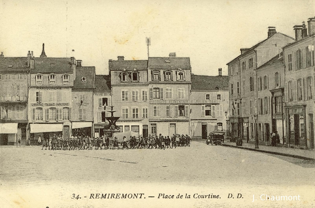 Remiremont - Place de la Courtine (2).jpg