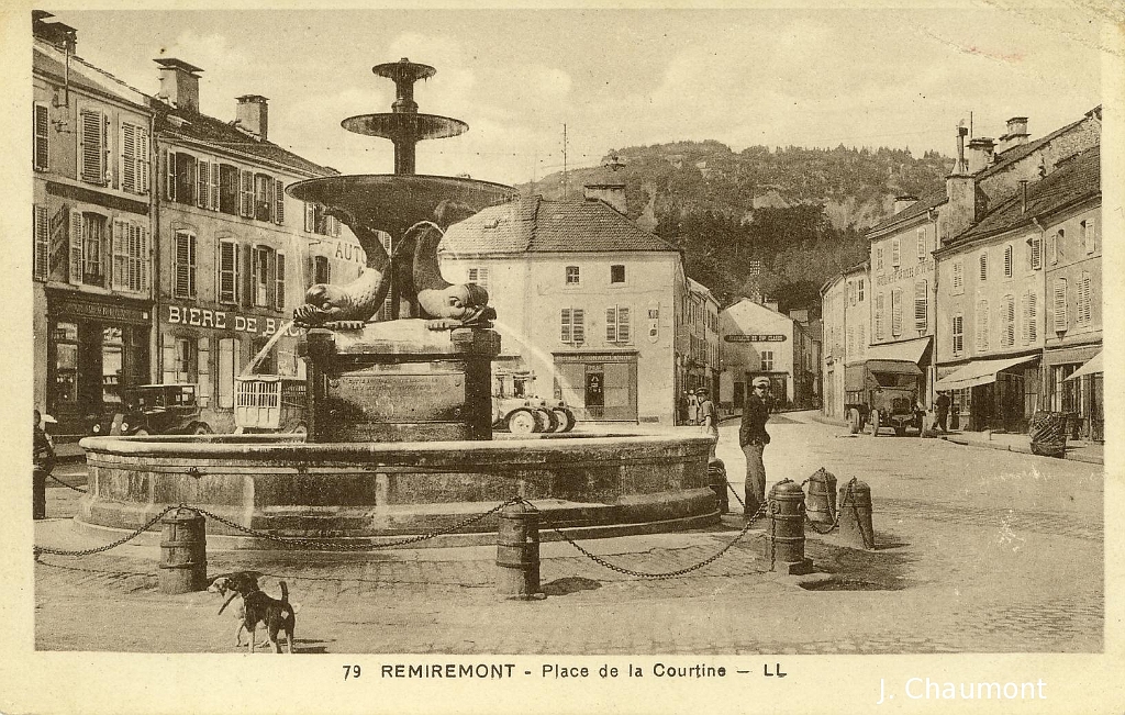 Remiremont - Place de la Courtine (3).JPG