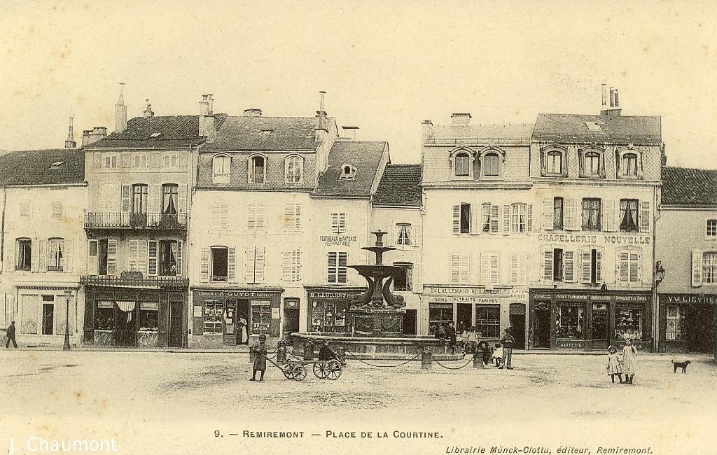 Remiremont - Place de la Courtine (4).JPG