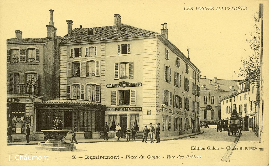 Remiremont - Place du Cygne - Rue des Prêtres.JPG