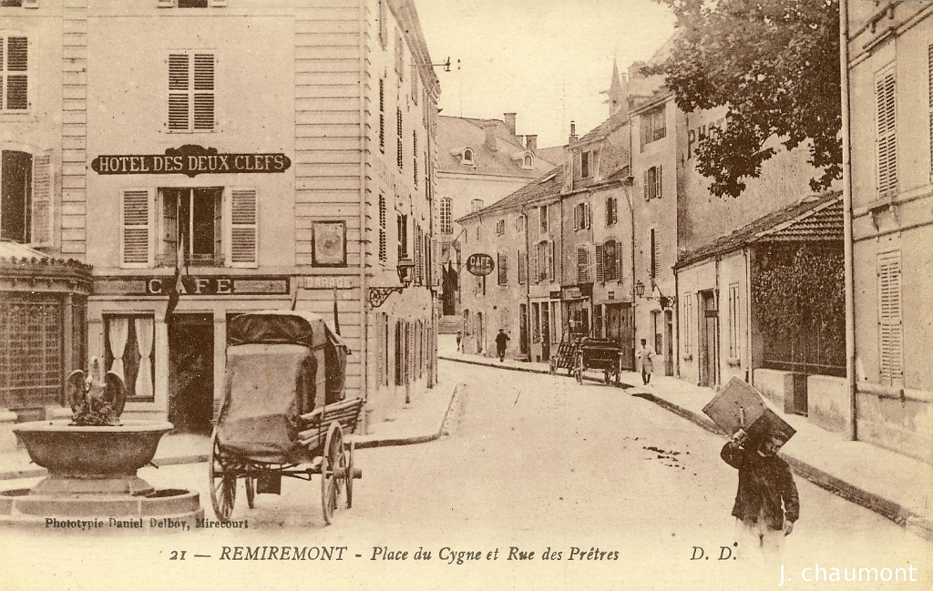 Remiremont - Place du Cygne et Rue des Prêtres.JPG
