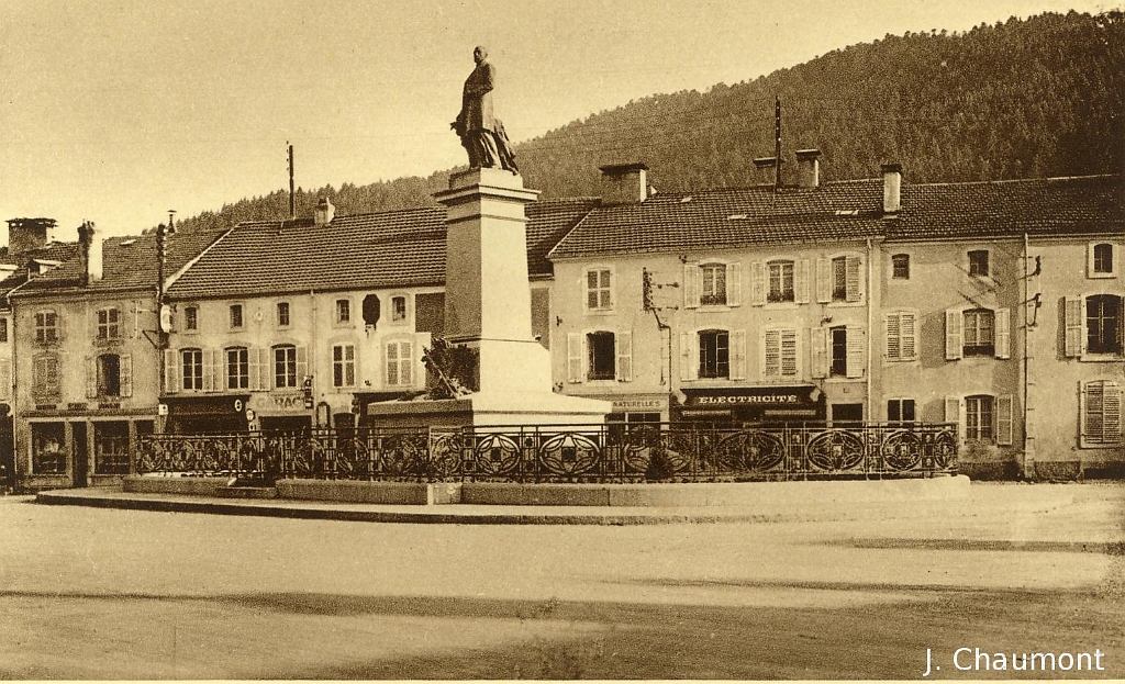 Remiremont - Statue de Jules Méline.JPG