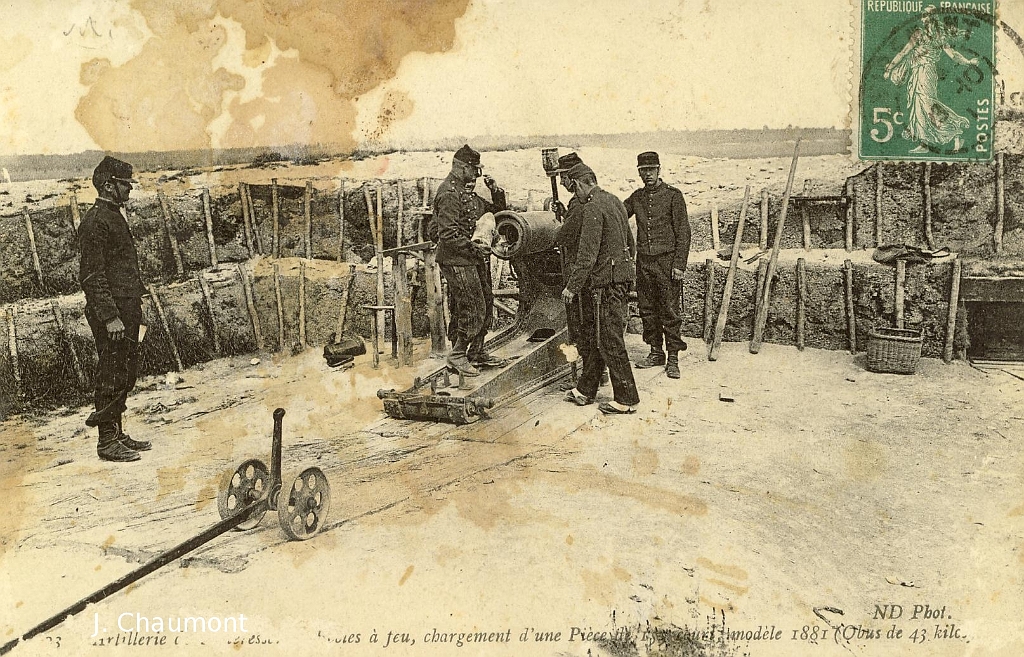 Remiremont. - Artillerie de campagne - Bouche à feu, chargement d'une Pièce.JPG
