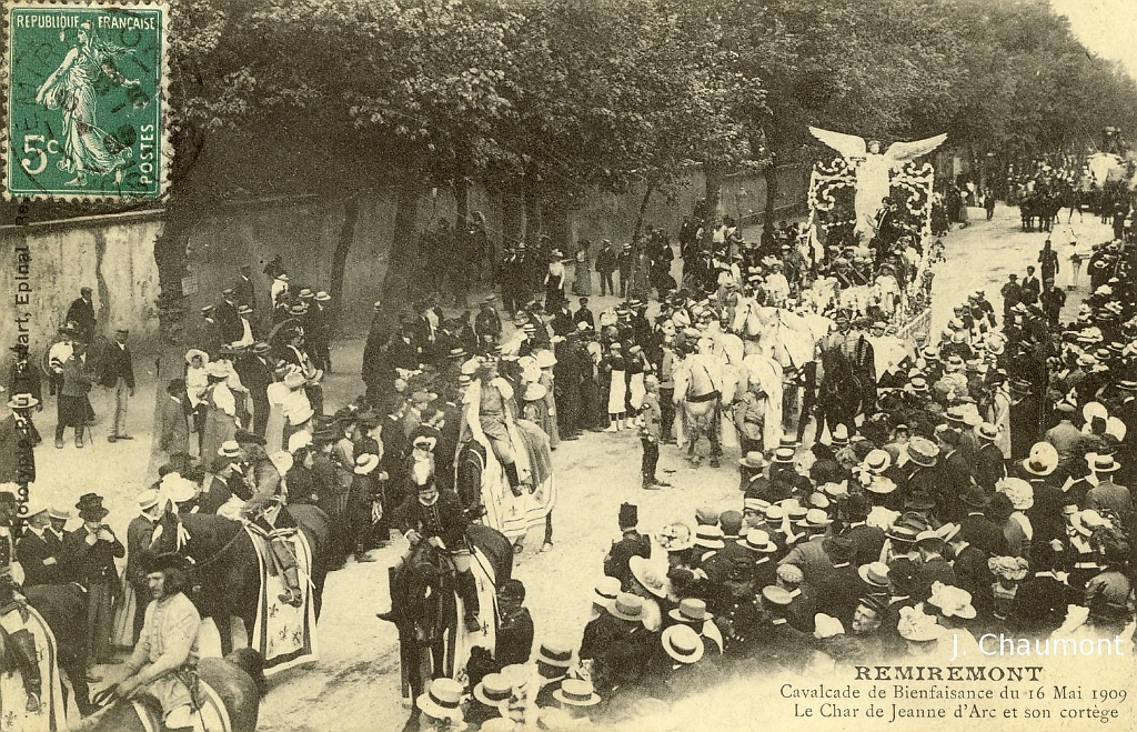 Remiremont. - Cavalcade de Bienfaisance du 16 Mai 1909. - Le Char de Jeanne d'Arc et son cortège.JPG