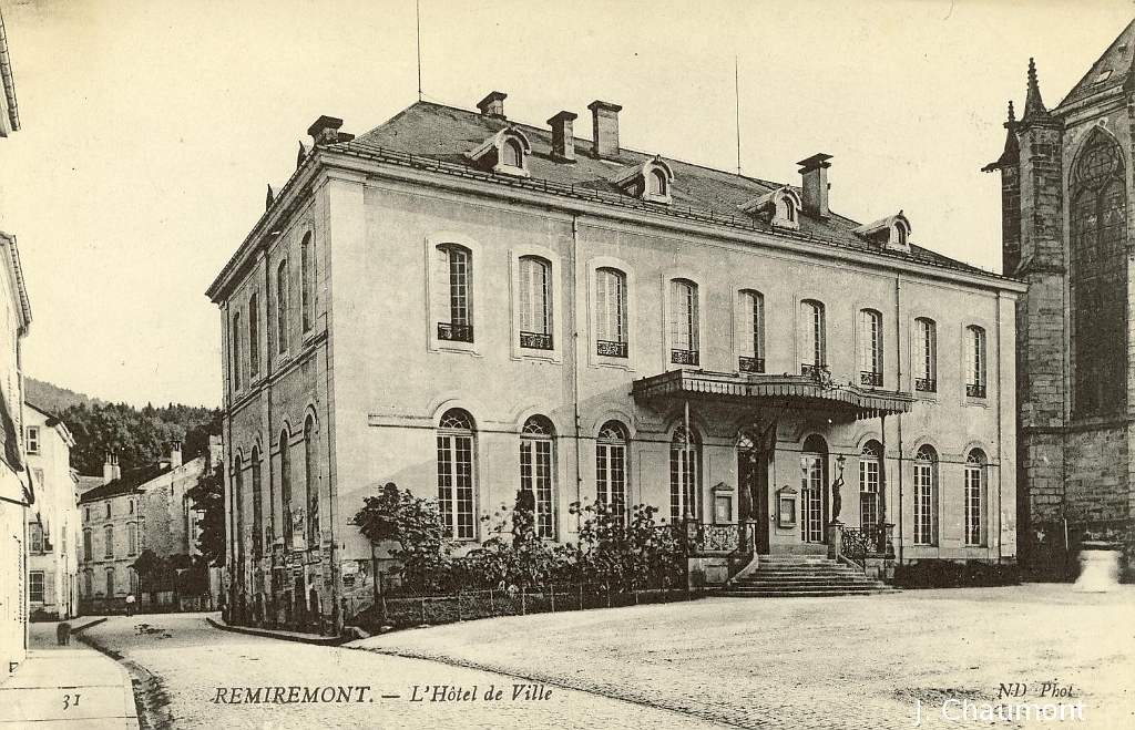Remiremont. - L'Hôtel de Ville (2).jpg