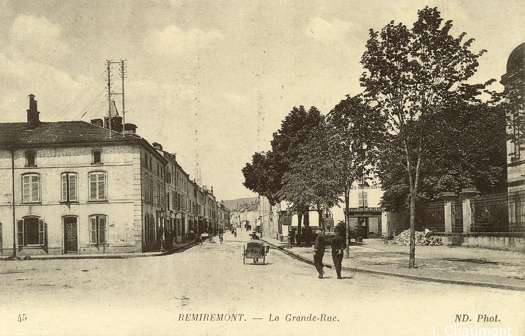 Remiremont. - La Grande-Rue (depuis la Place Maxonrupt).JPG