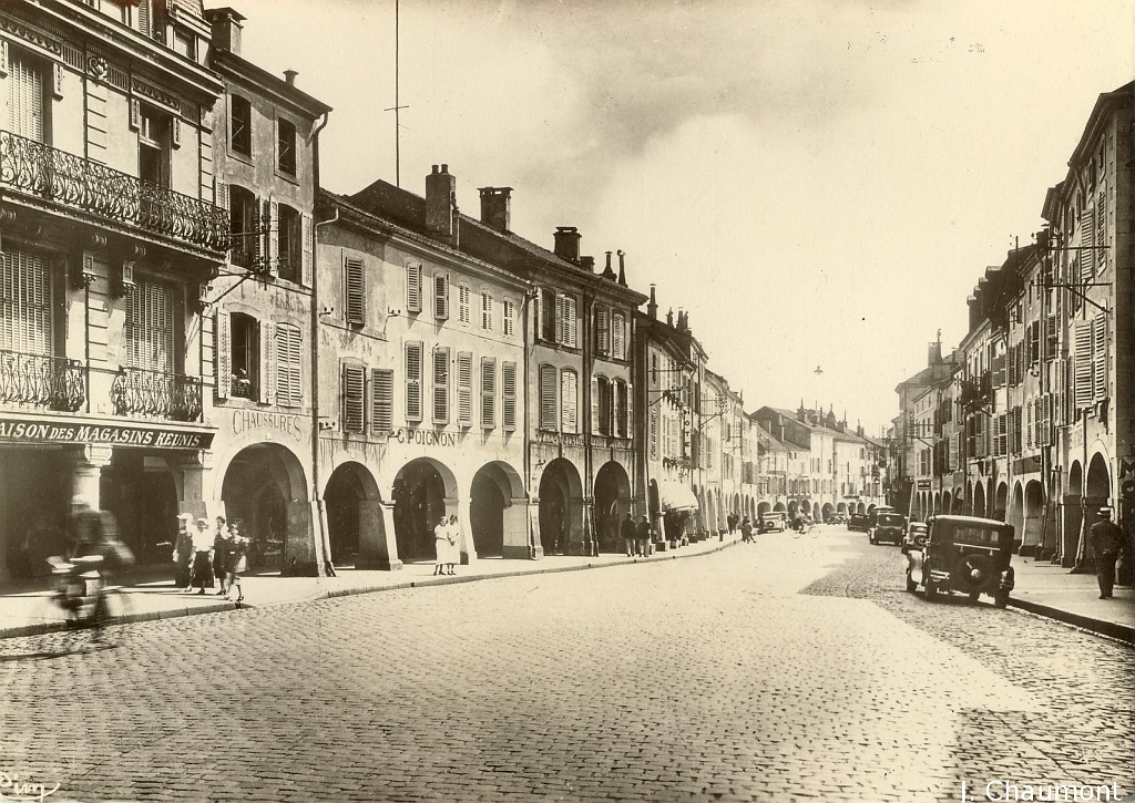 Remiremont. - La Grande-Rue et les Arcades vers 1960.JPG