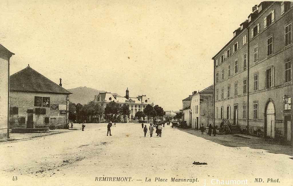 Remiremont. - La Place Maxonrupt.JPG