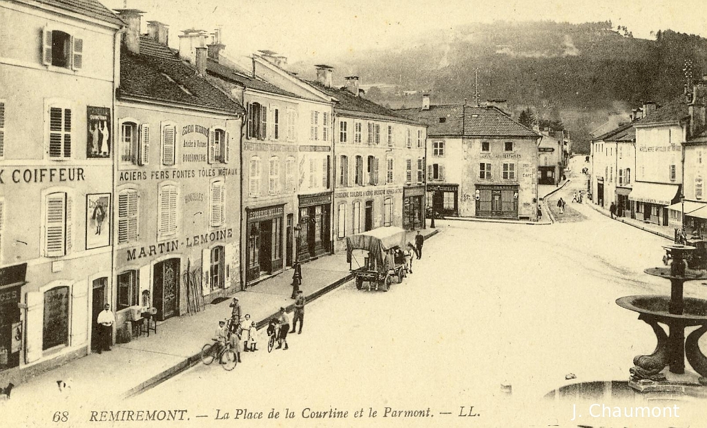 Remiremont. - La Place de la Courtine et le Parmont (2).JPG