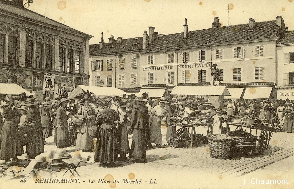 Remiremont. - La Place du Marché.jpg