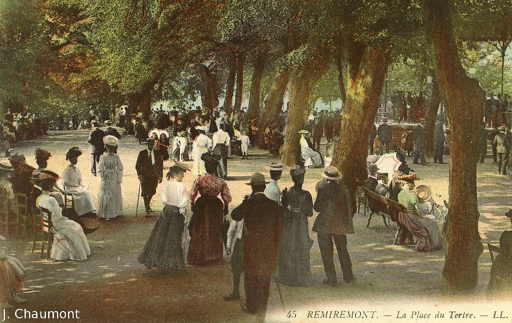 Remiremont. - La Place du Tertre (2).JPG