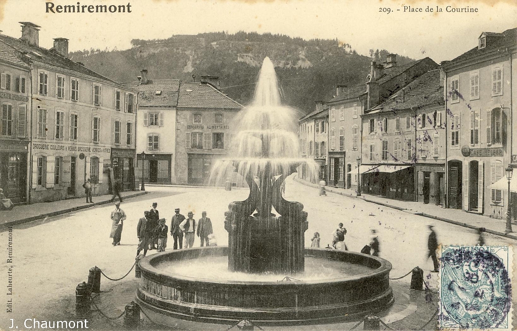 Remiremont. - Place de la Courtine (2).JPG