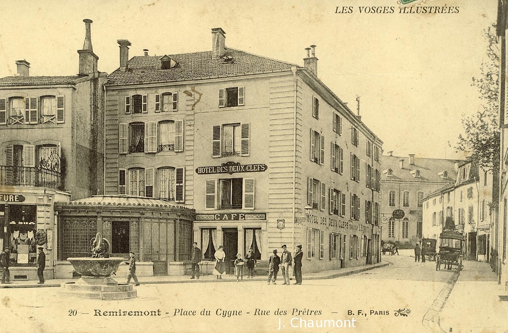 Remiremont. - Place du Cygne - Rue des Prêtres.JPG