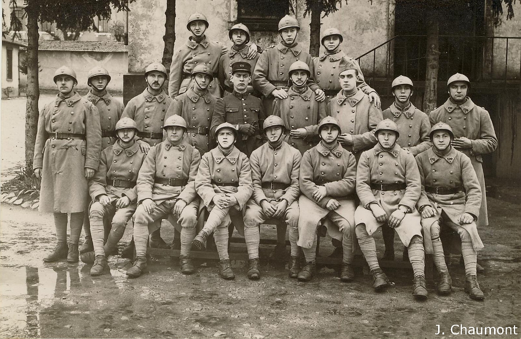 Soldats du 170ème Régiment d'Infanterie à Remiremont en 1940.jpg