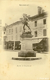 Remiremont. - Statue du Volontaire