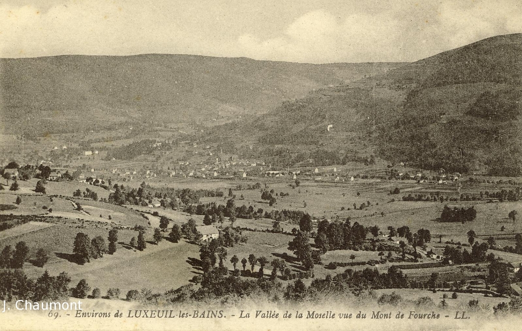 Environs de Luxeuil-les-Bains. la Vallée de la Moselle vue du Mont de Fourche.JPG