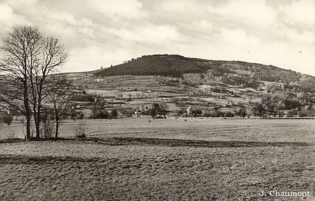 Rupt-sur-Moselle - La montagne du Fort de Rupt - Vue prise au Pont de Fer.jpg