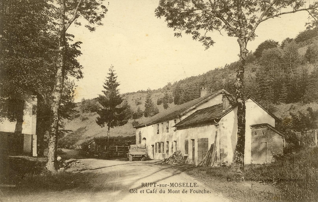 Rupt-sur-Moselle. - Col et Café du Mont de Fourche.JPG