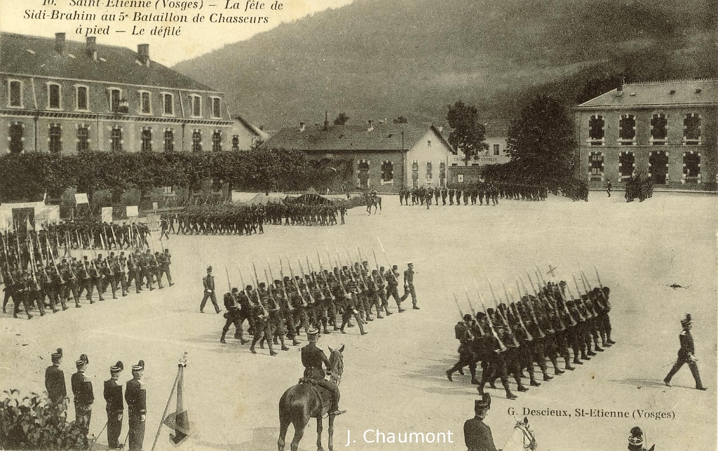 Saint-Etienne - La fête de Sidi-Brahim au 5e Bataillon de Chasseurs à pied - Le défilé.JPG