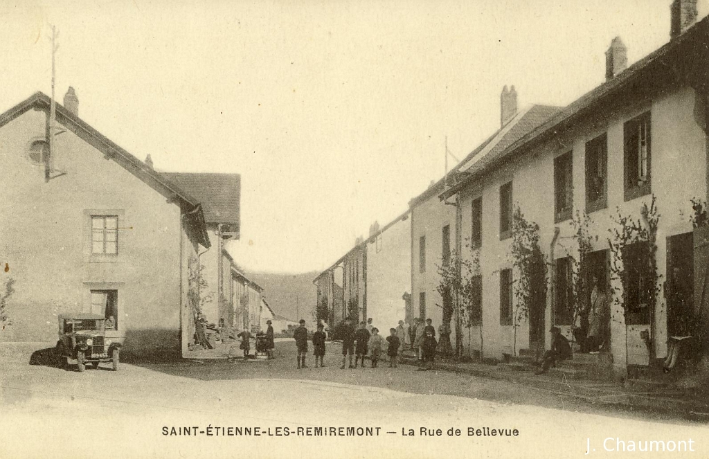 Saint-Etienne-lès-Remiremont - La Rue de Bellevue.JPG