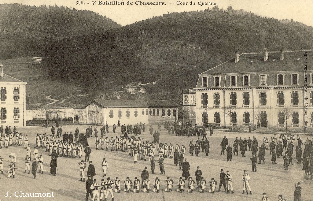 Saint-Etienne. - 5e Bataillon de Chasseurs. - Cour du Quartier.JPG