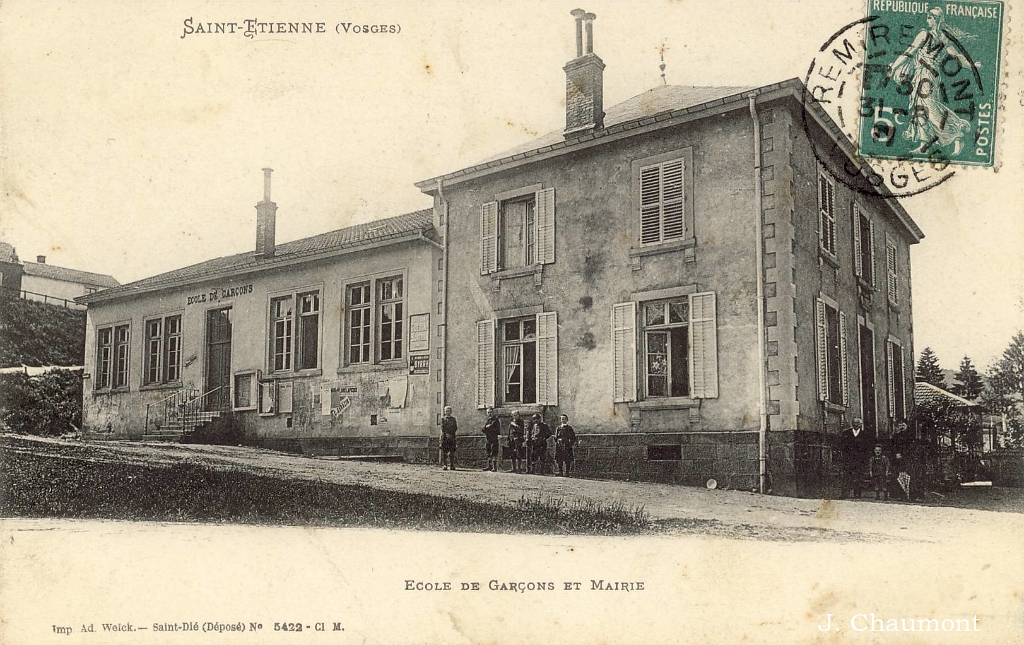 Saint-Etienne. - Ecole de Garçons et Mairie.jpg