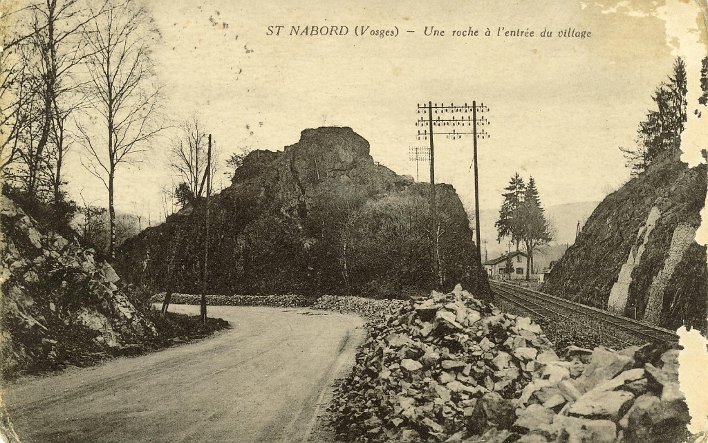 Saint-Nabord - Une roche à l'entrée du village.JPG