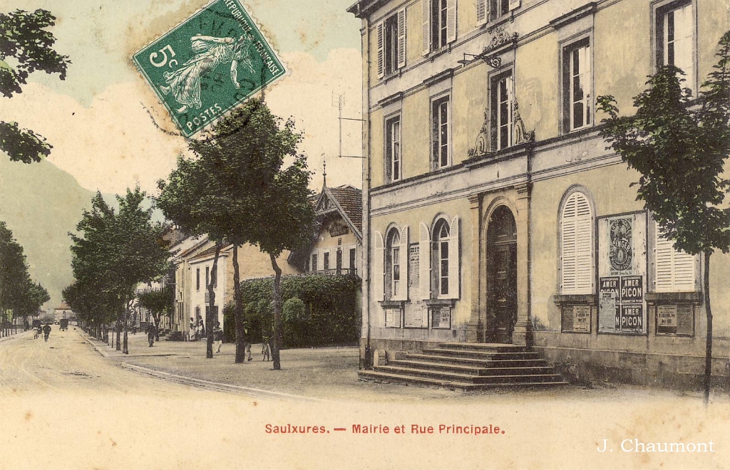 Saulxures. - Mairie et Rue Principale.jpg