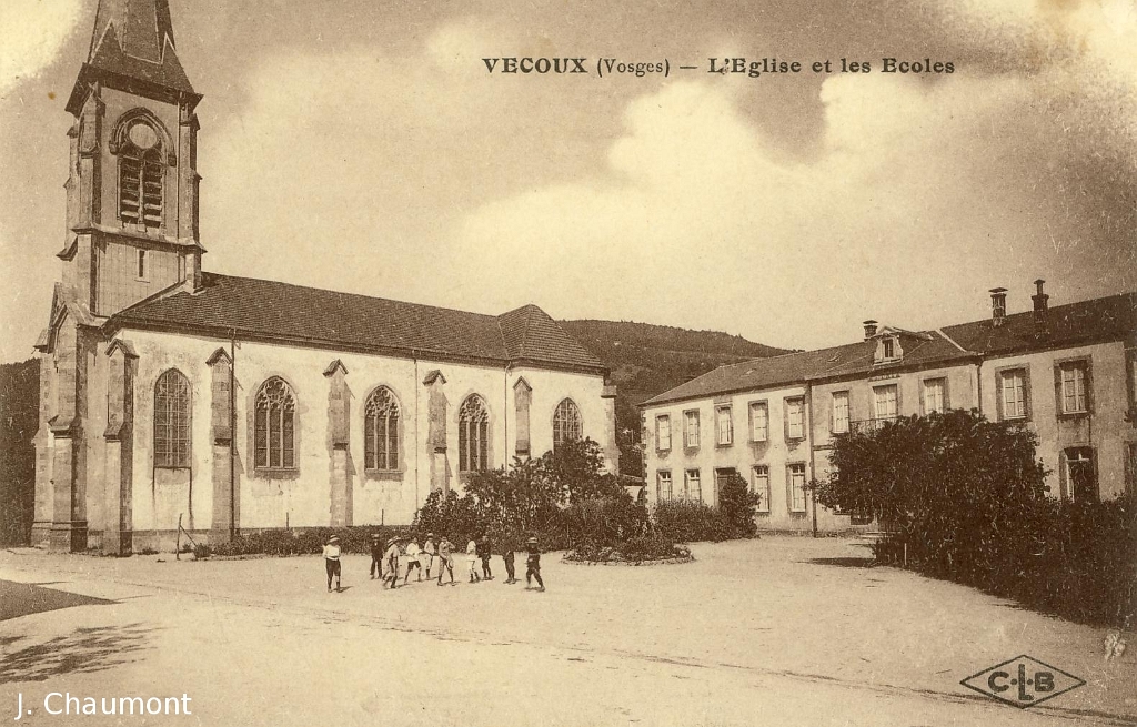 Vecoux - L'Eglise et les Ecoles.JPG