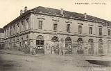 Xertigny. - L'Hôtel de Ville et la Place